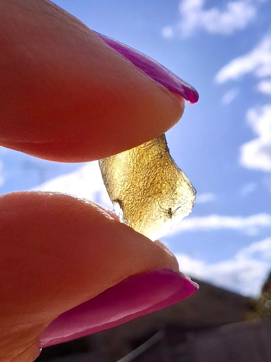 Moldavite Piece, 0.72g, Tektite (Ref: 1443)