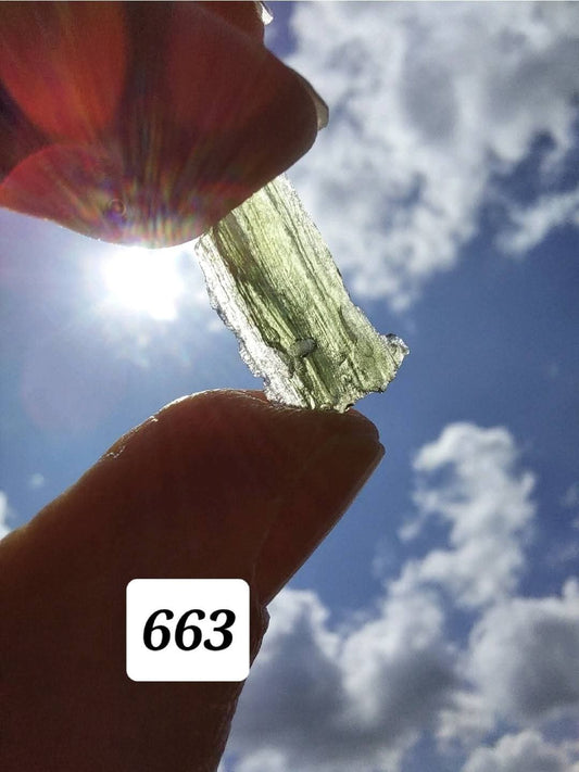 Moldavite Piece, 0.68g, Tektite (Ref: 663)