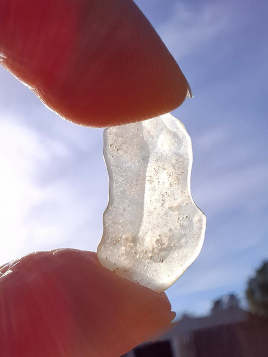 Libyan Desert Glass small Piece, 0.90g, Tektite (Ref: L1344)