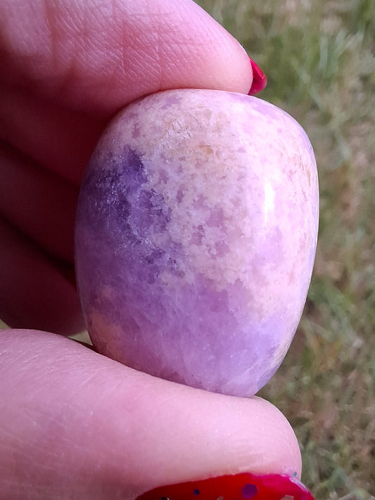 Lepidolite, Tumble Stone, Crystal (Ref: T121)