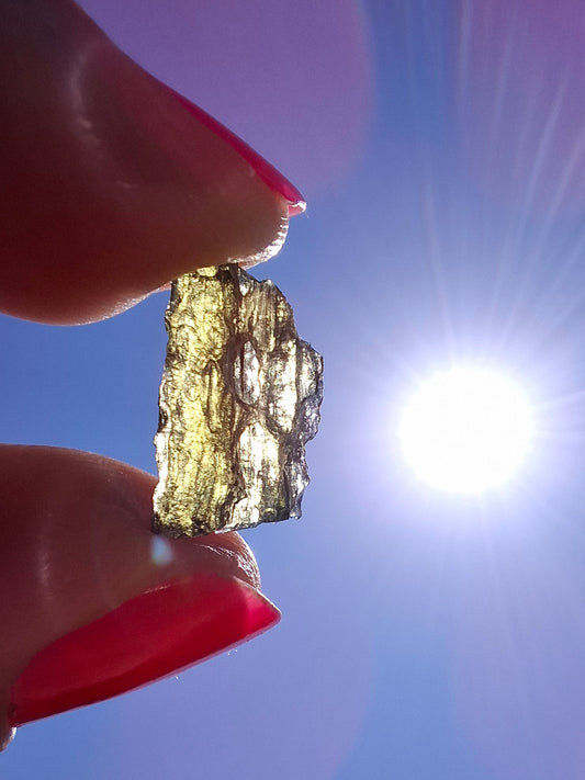 Moldavite Piece, 0.65g, Tektite (Ref: 1410)