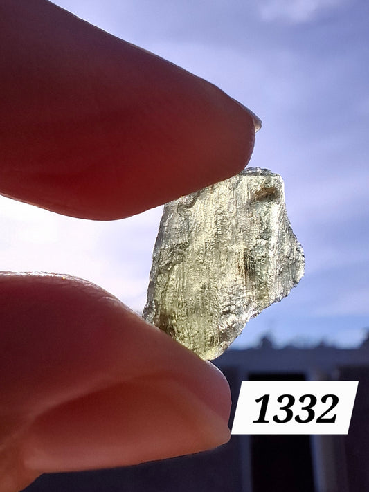 Moldavite Piece, 0.82g, Tektite (Ref: 1332)