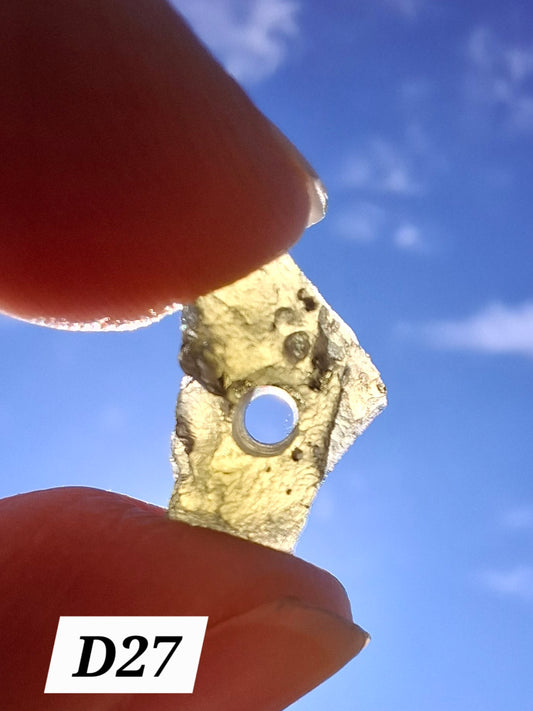 DRILLED, Moldavite Piece, 0.96g, Tektite (Ref: D27)