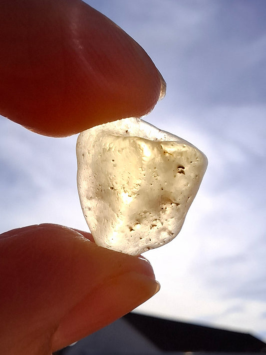 Libyan Desert Glass small Piece, 2.11g, Tektite (Ref: L1345)