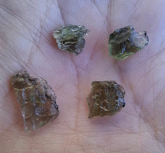 Moldavite chip Bundle, 1g, 4 pcs, Tektite (Ref: MB46)
