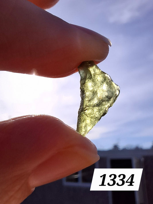 Moldavite Piece, 0.73g, Tektite (Ref: 1334)