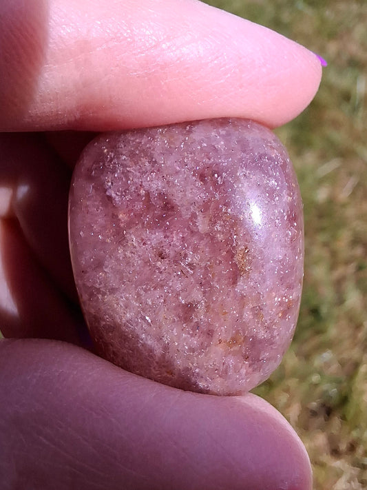 Strawberry Quartz, Tumble Stone, Crystal (Ref: T12)