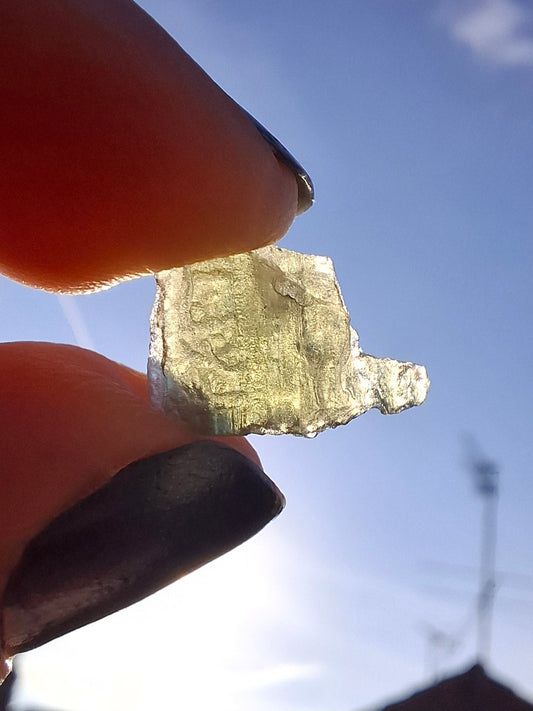 Moldavite Piece, 0.52g, Tektite (Ref: 1389)
