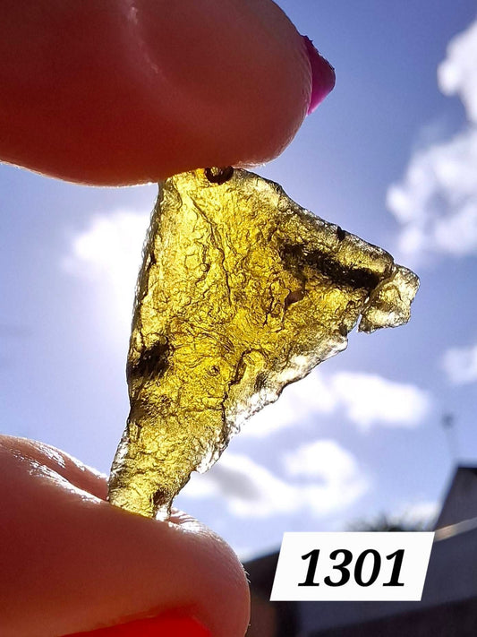 Moldavite Piece, 2.28g, Tektite (Ref: 1301)