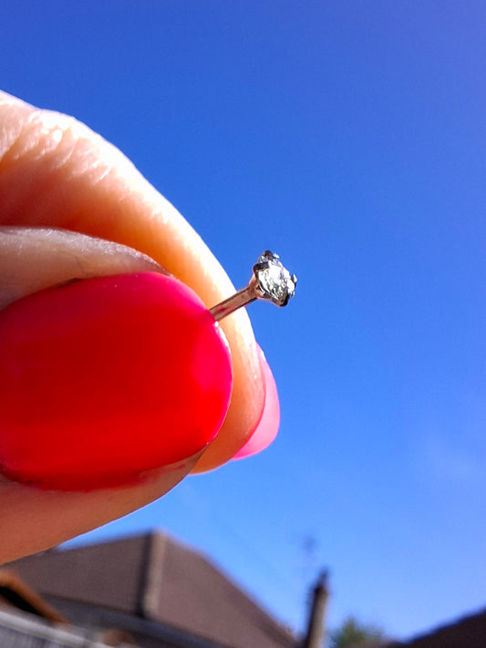 Moldavite (raw) NOSE STUD, 18G, L Shape, Surgical steel, Tektite (Ref: N10)
