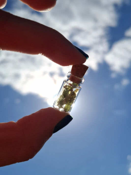 Moldavite Chips (1.00g) in 1ml Bottle, Tektite (Ref: B33)