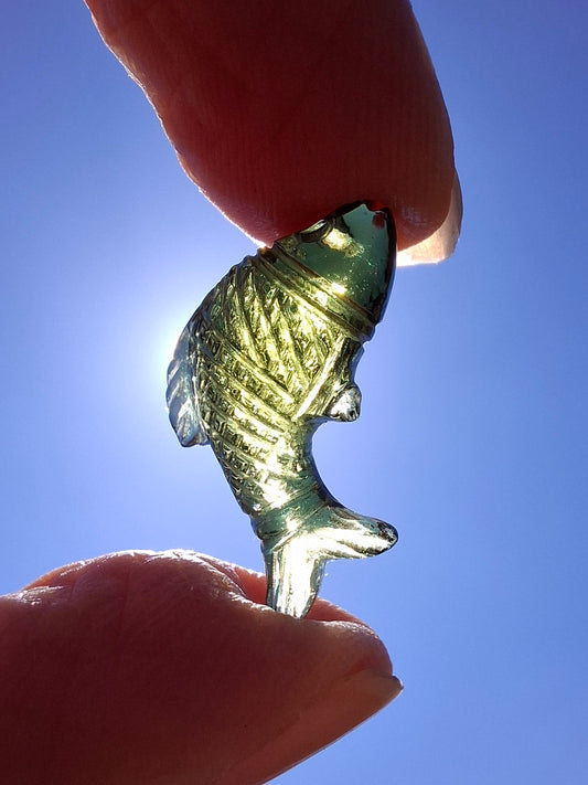 Moldavite FISH carving, 1.62g, Tektite (Ref: Fish6)