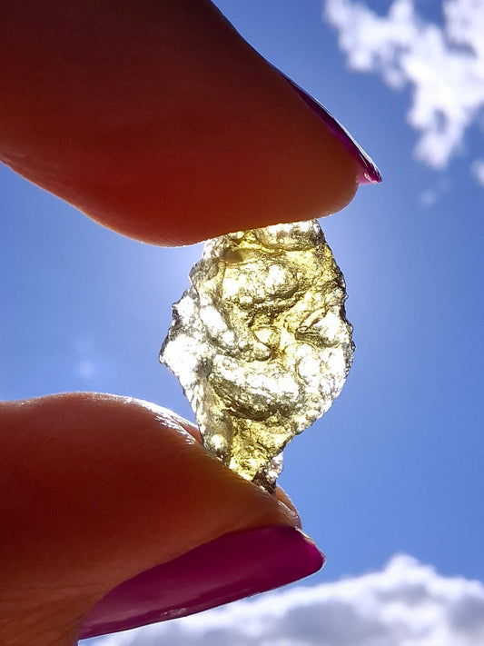 Moldavite Piece, 0.98g, Tektite (Ref: 1427)