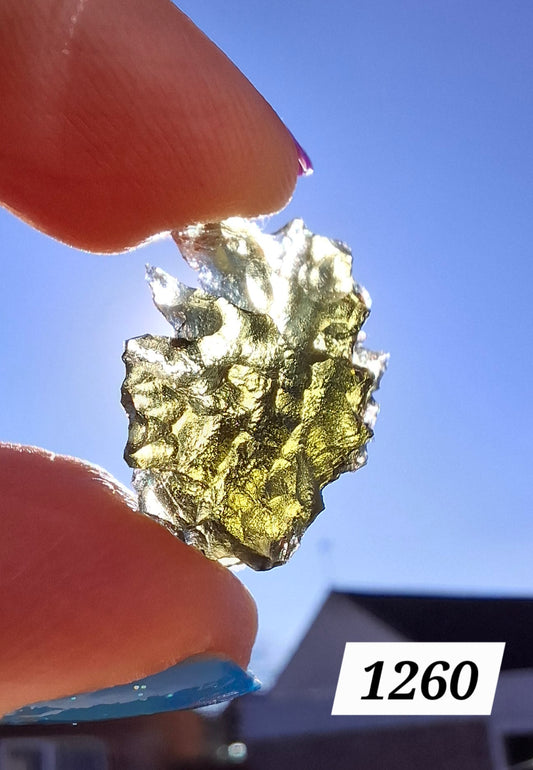 Moldavite Piece, JEZKOVNA BESEDNICE, 1.95g, Tektite (Ref: 1260)