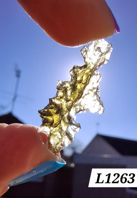 Moldavite Piece, JEZKOVNA BESEDNICE, 0.98g, Tektite (Ref: 1263)