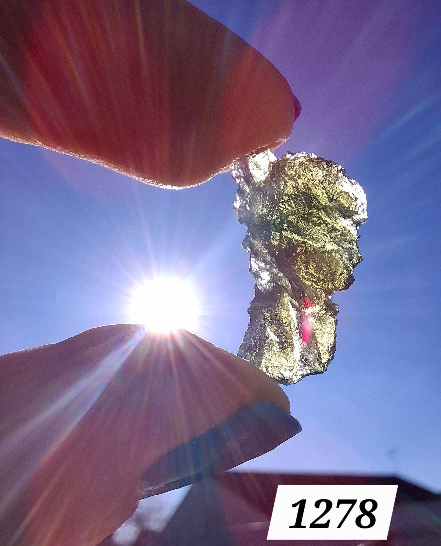 Moldavite Piece, JEZKOVNA BESEDNICE, 1.86g, Tektite (Ref: 1278)