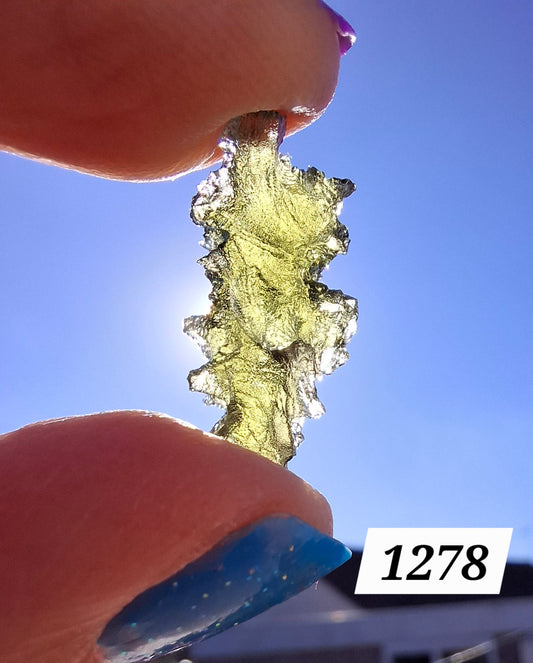 Moldavite Piece, JEZKOVNA BESEDNICE, 1.86g, Tektite (Ref: 1278)