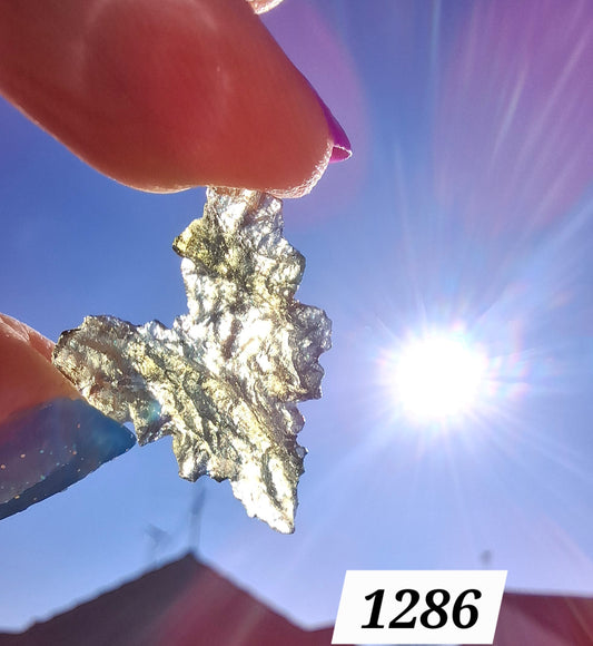 Moldavite Piece, JEZKOVNA BESEDNICE, 1.30g, Tektite (Ref: 1286)