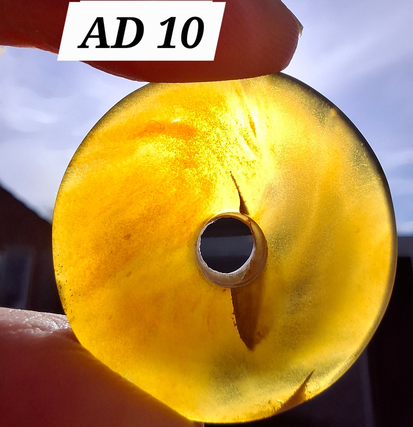 Red Amber Disc/Doughnut carving, Sphere holder, 4.66g, Fossil (Ref: AD10)