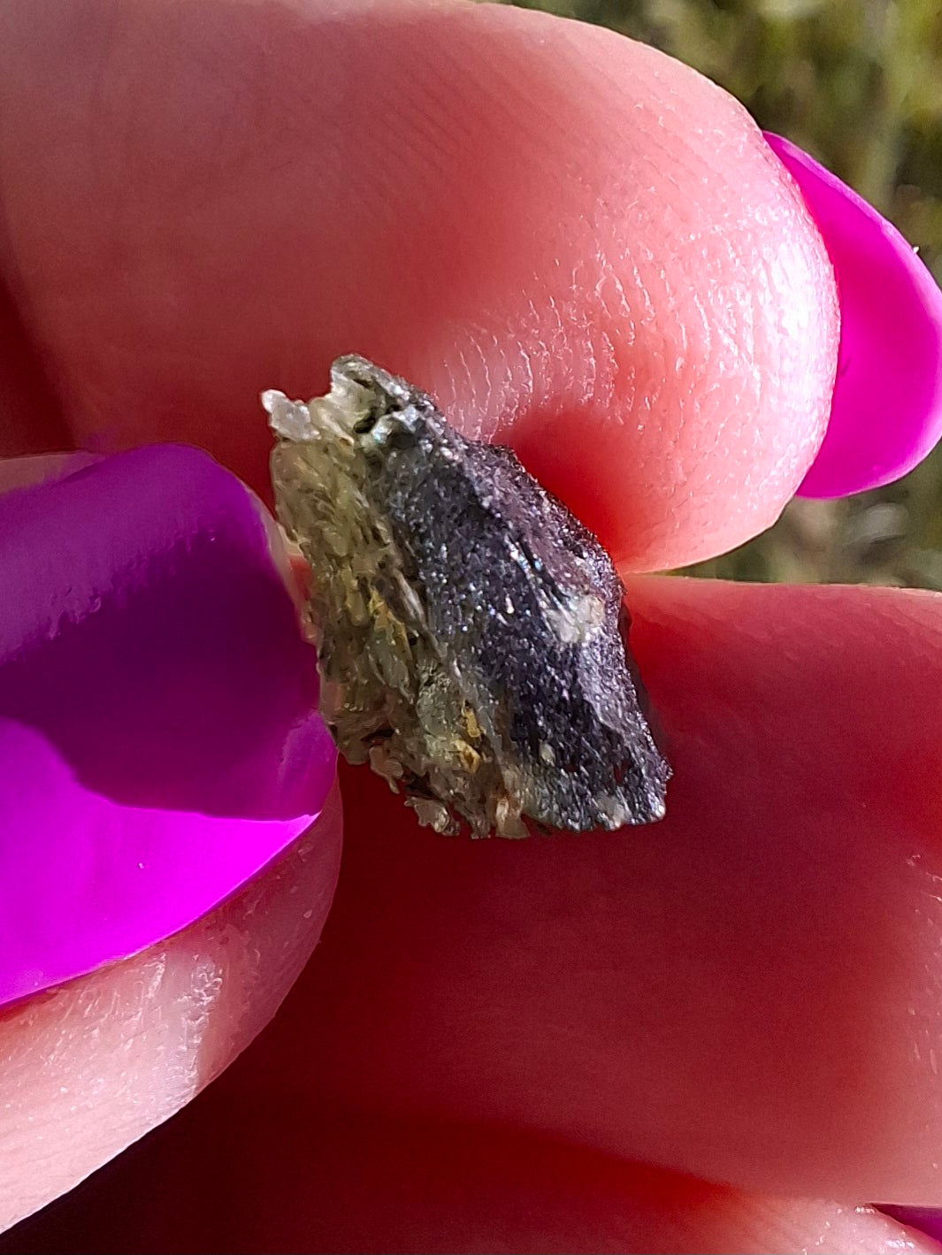 Moldavite Piece, 0.81g, Tektite (Ref: 1449)