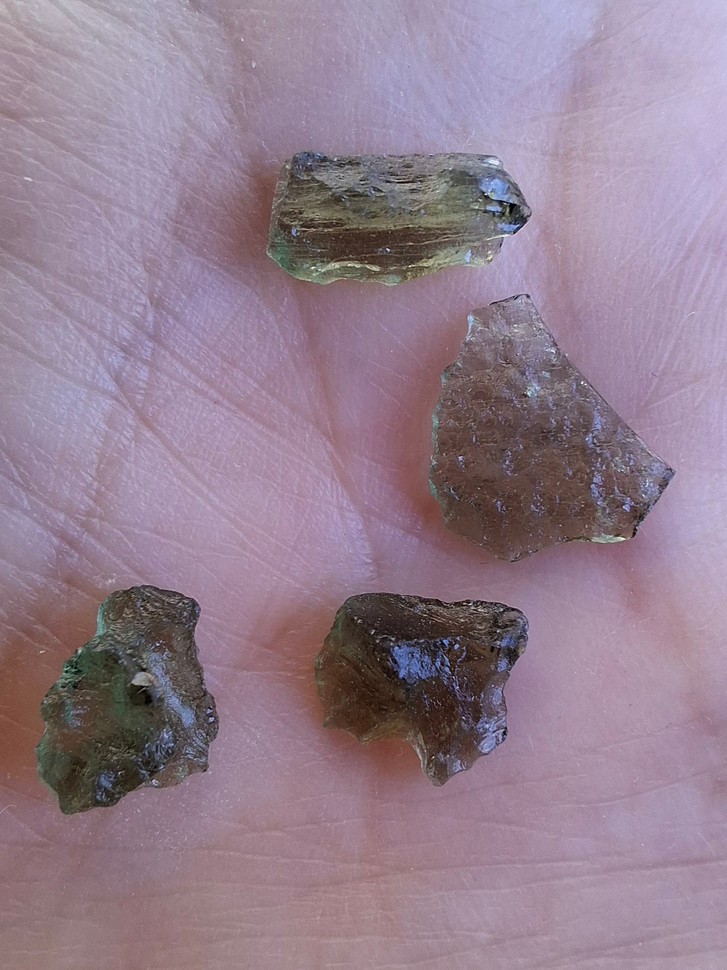 Moldavite chip Bundle, 1g, 4 pcs, Tektite (Ref: MB34)