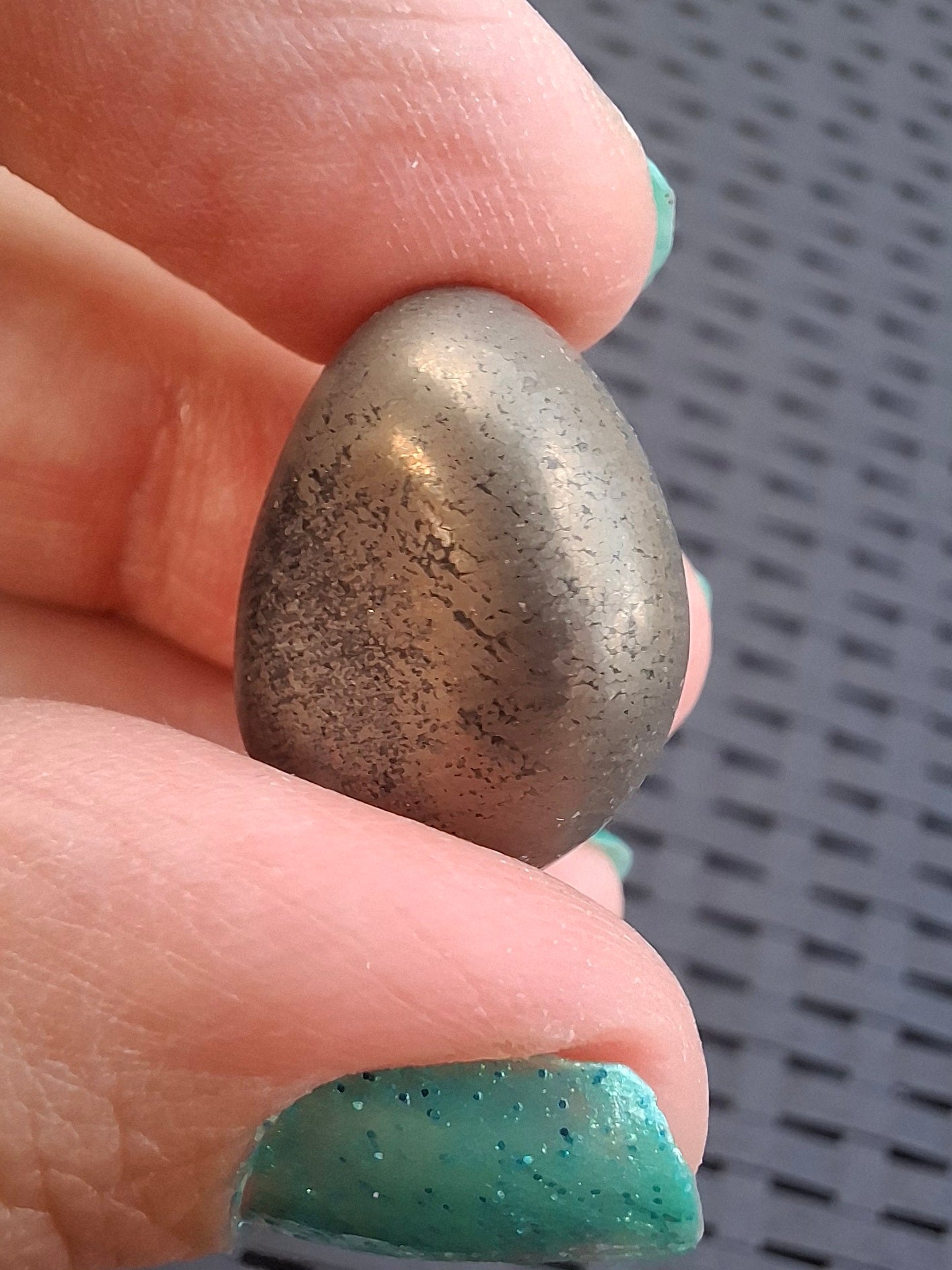 Apache Gold Tumble Stone, Crystal (Ref: T226)