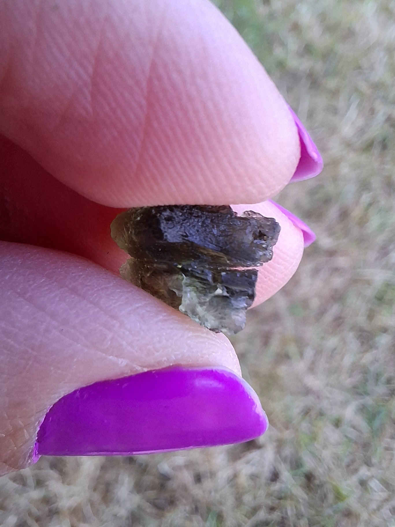 Moldavite Piece, 0.84g, Tektite (Ref: 1445)