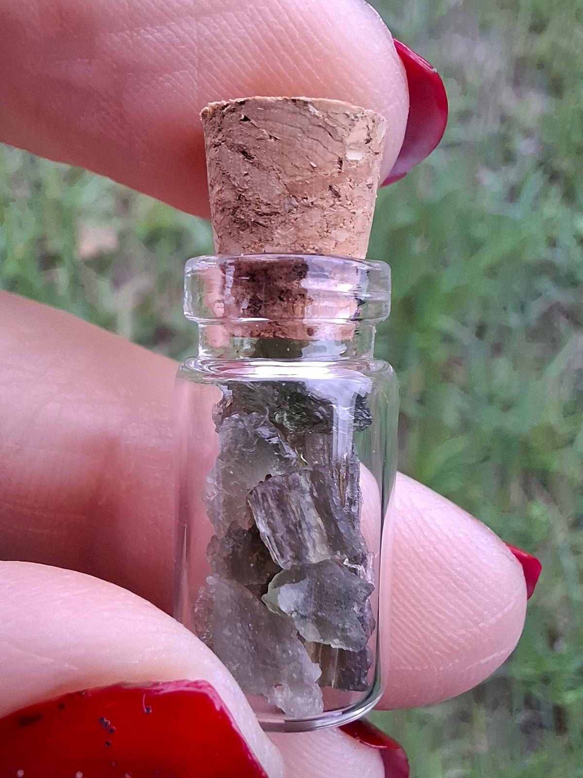 Moldavite Chips (1.00g) in 1ml Bottle, Tektite (Ref: B31)