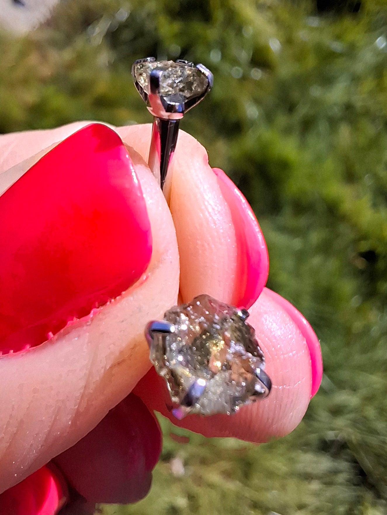 Moldavite (raw) BELLY BAR, 14G, Surgical Steel, Tektite (Ref: BB7)