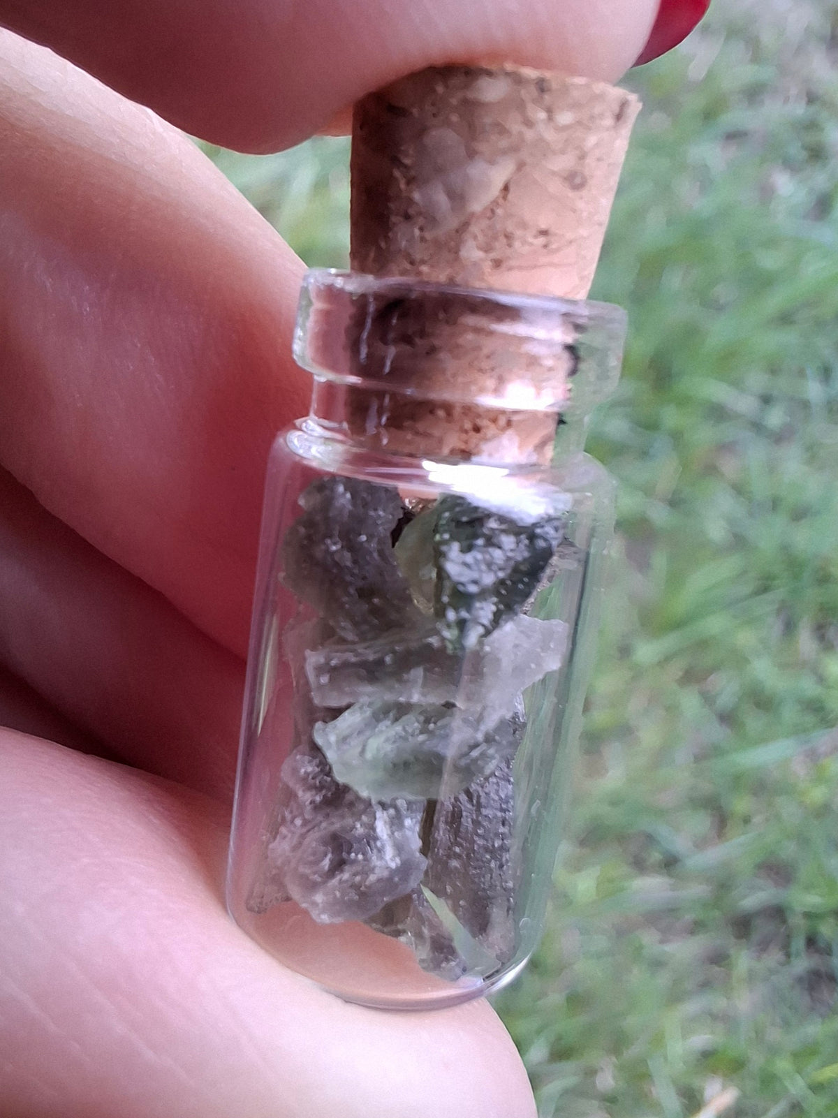 Moldavite Chips (1.00g) in 1ml Bottle, Tektite (Ref: B35)