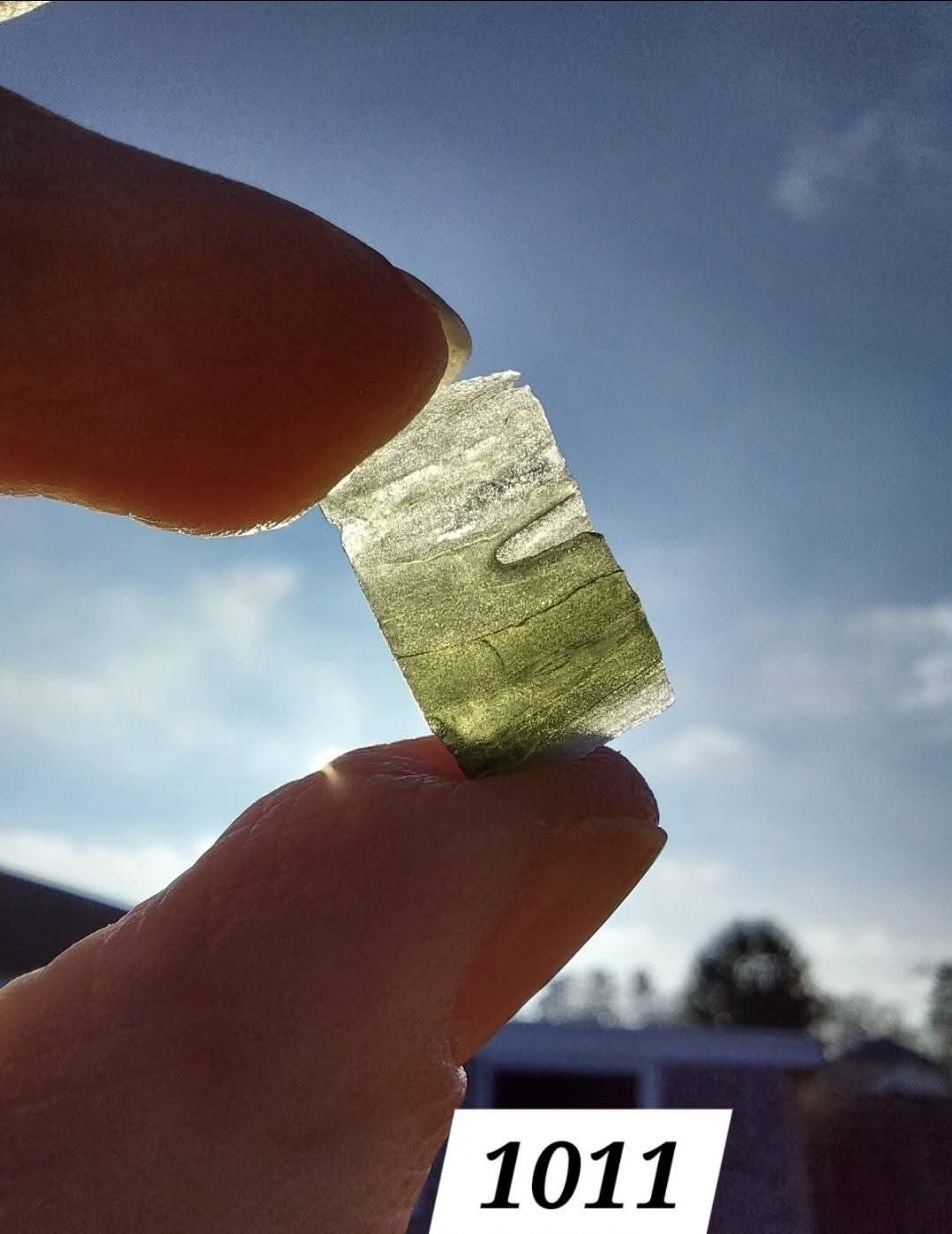 Moldavite Piece, 0.89g, Tektite (Ref: 1011)