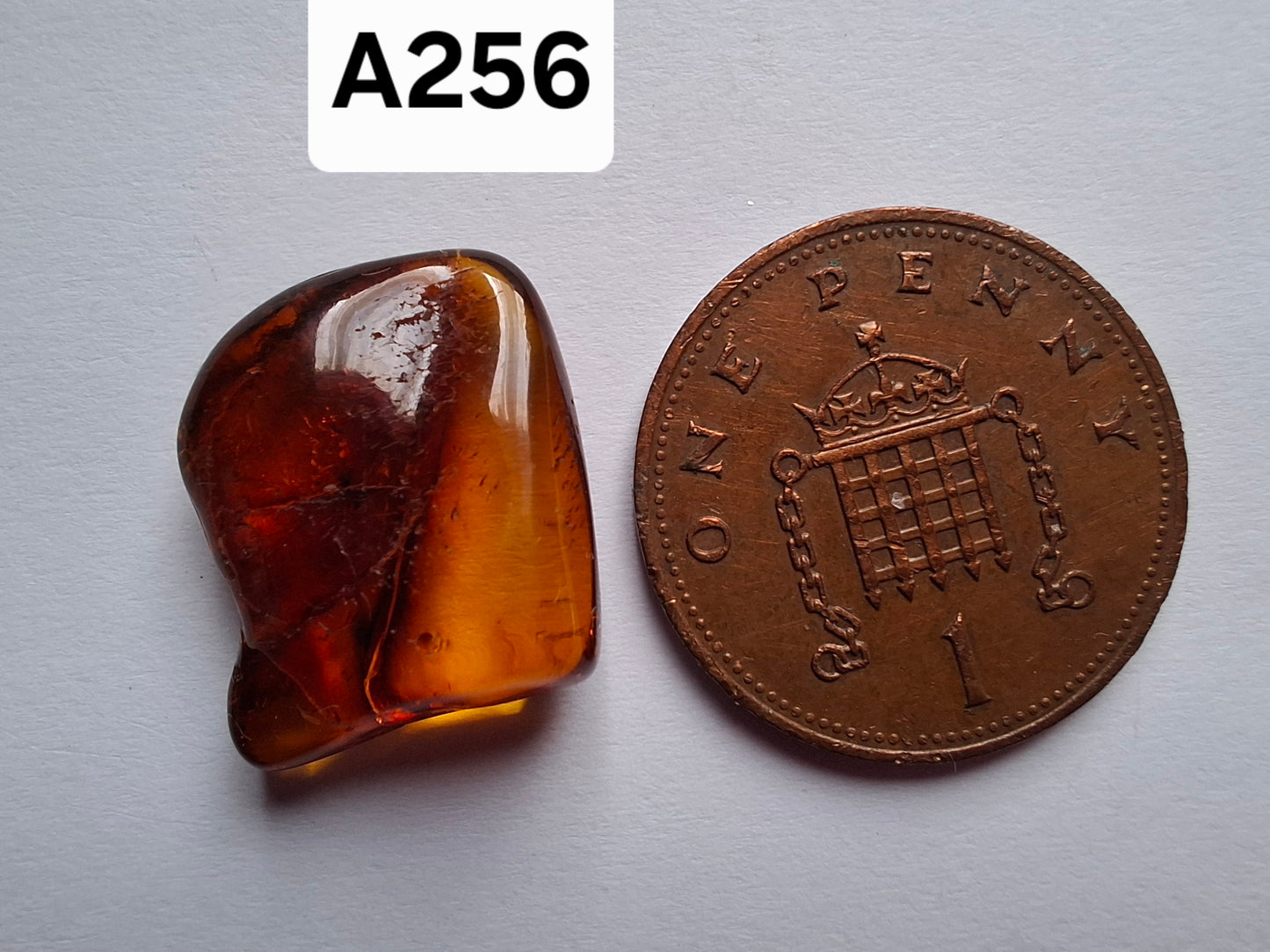 Baltic Amber, 0.94g, Fossil (Ref: A256)