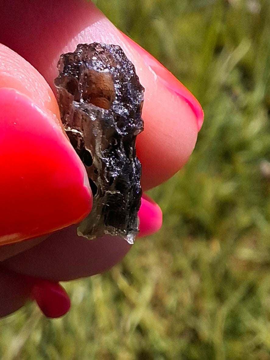 Moldavite Piece, 0.65g, Tektite (Ref: 1410)