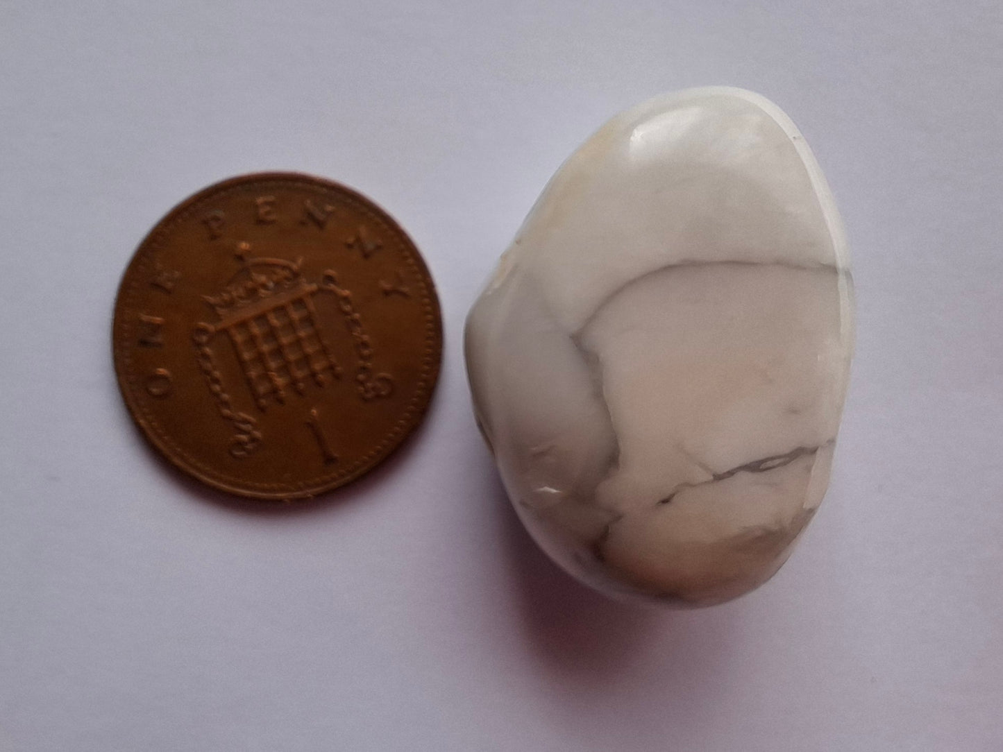 Howlite, Tumble Stone, Crystal (Ref: T40)