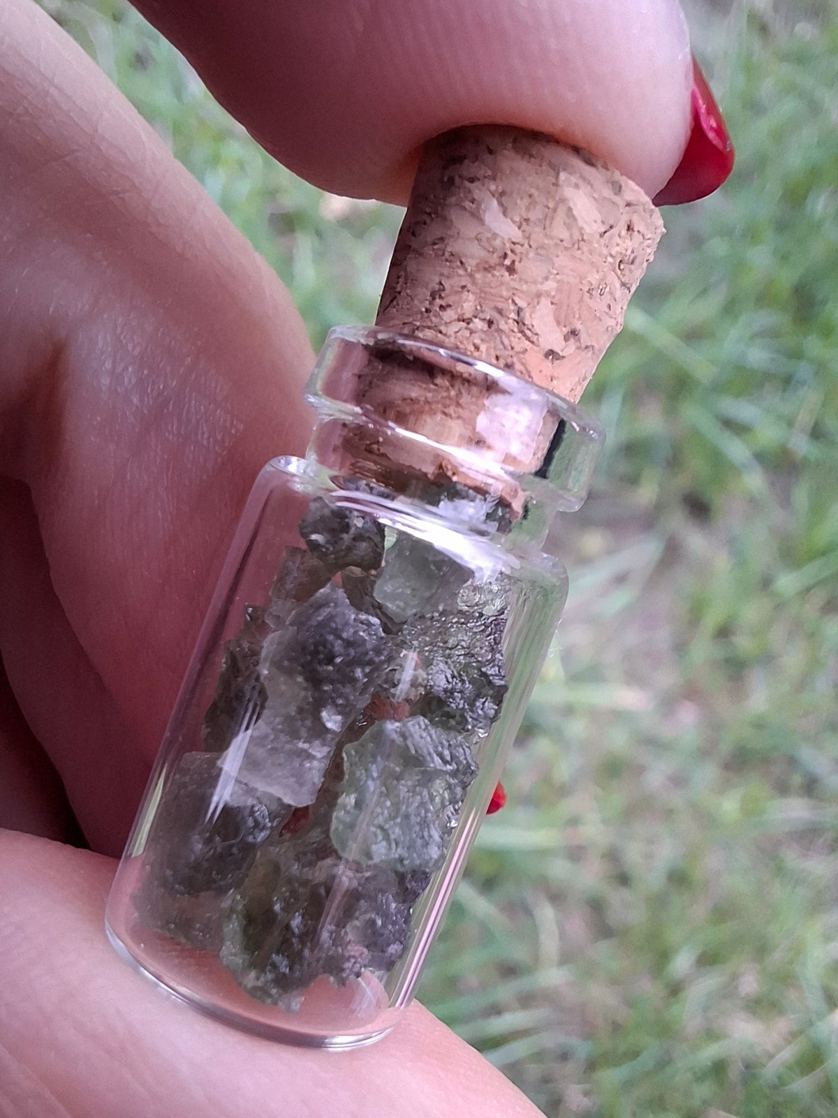 Moldavite Chips (1.00g) in 1ml Bottle, Tektite (Ref: B34)
