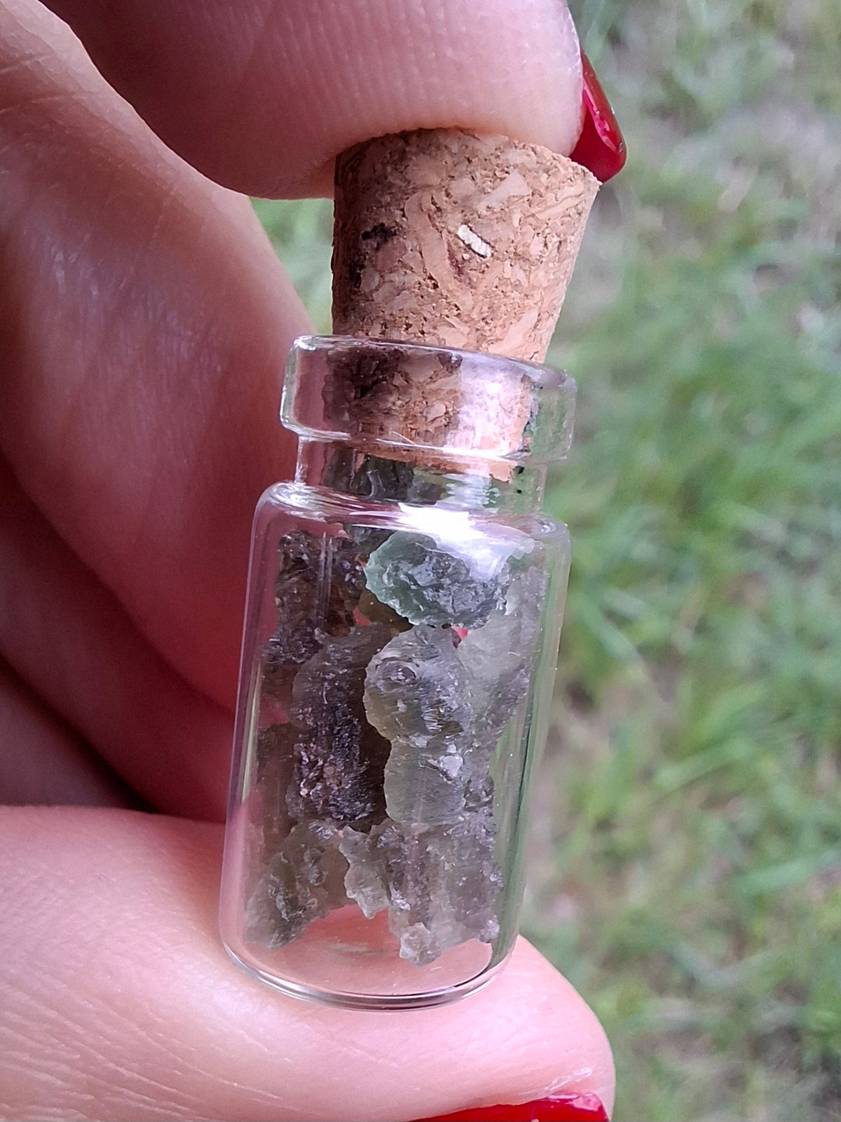 Moldavite Chips (1.00g) in 1ml Bottle, Tektite (Ref: B33)