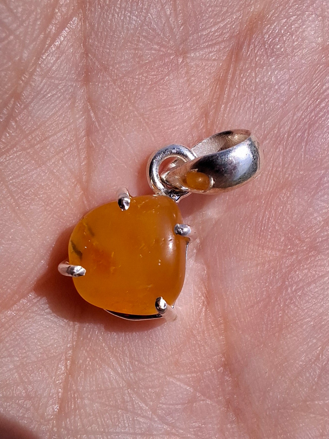 Baltic Amber Pendant, 925 Silver, Fossil (Ref: AP18)