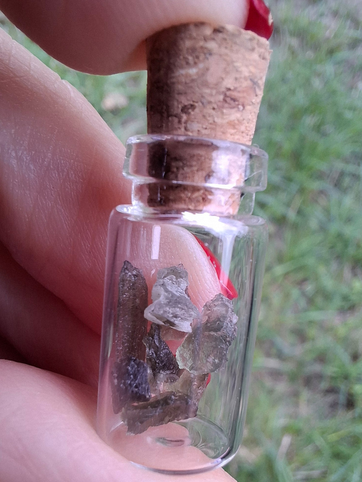 Moldavite Chips (0.50g) in 1ml Bottle, Tektite (Ref: B25)