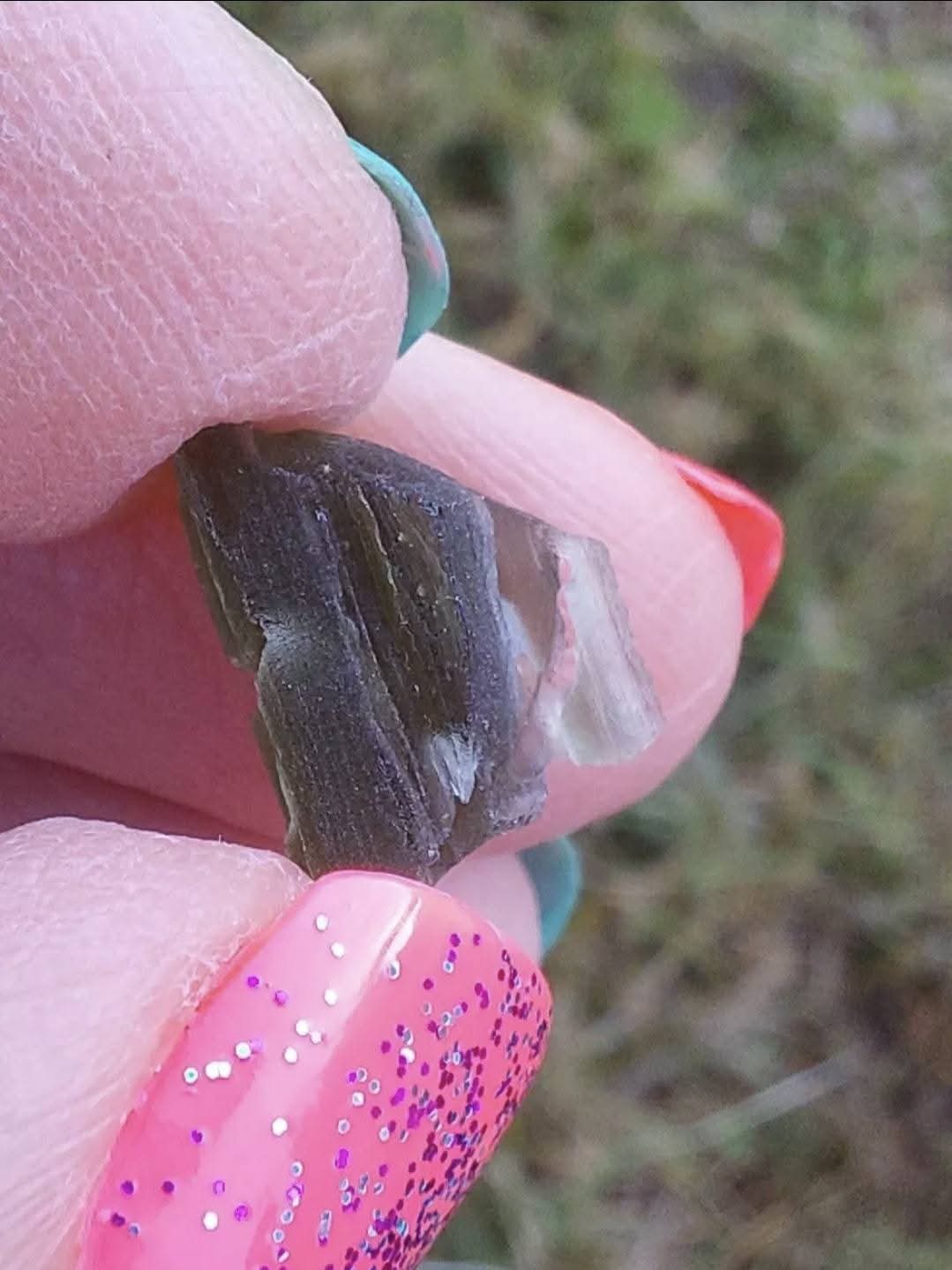 Moldavite Piece, 0.74g, Tektite (Ref: 1147)