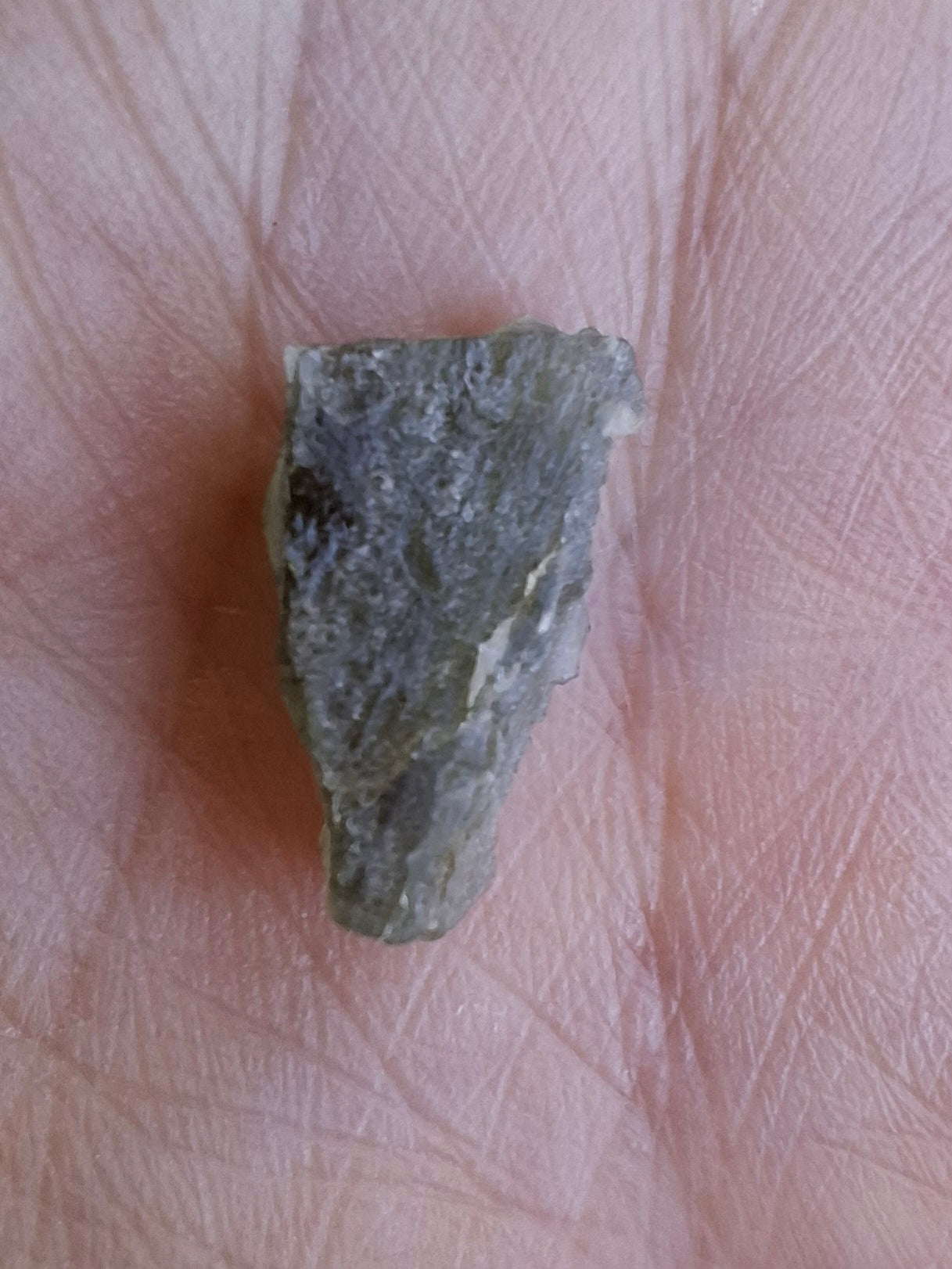 Moldavite Piece, 0.68g, Tektite (Ref: 1471)