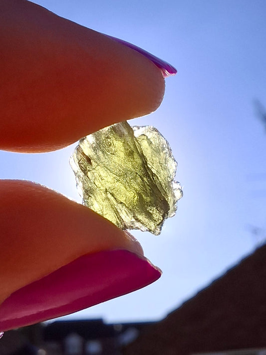 Moldavite Piece, 0.84g, Tektite (Ref: 1445)