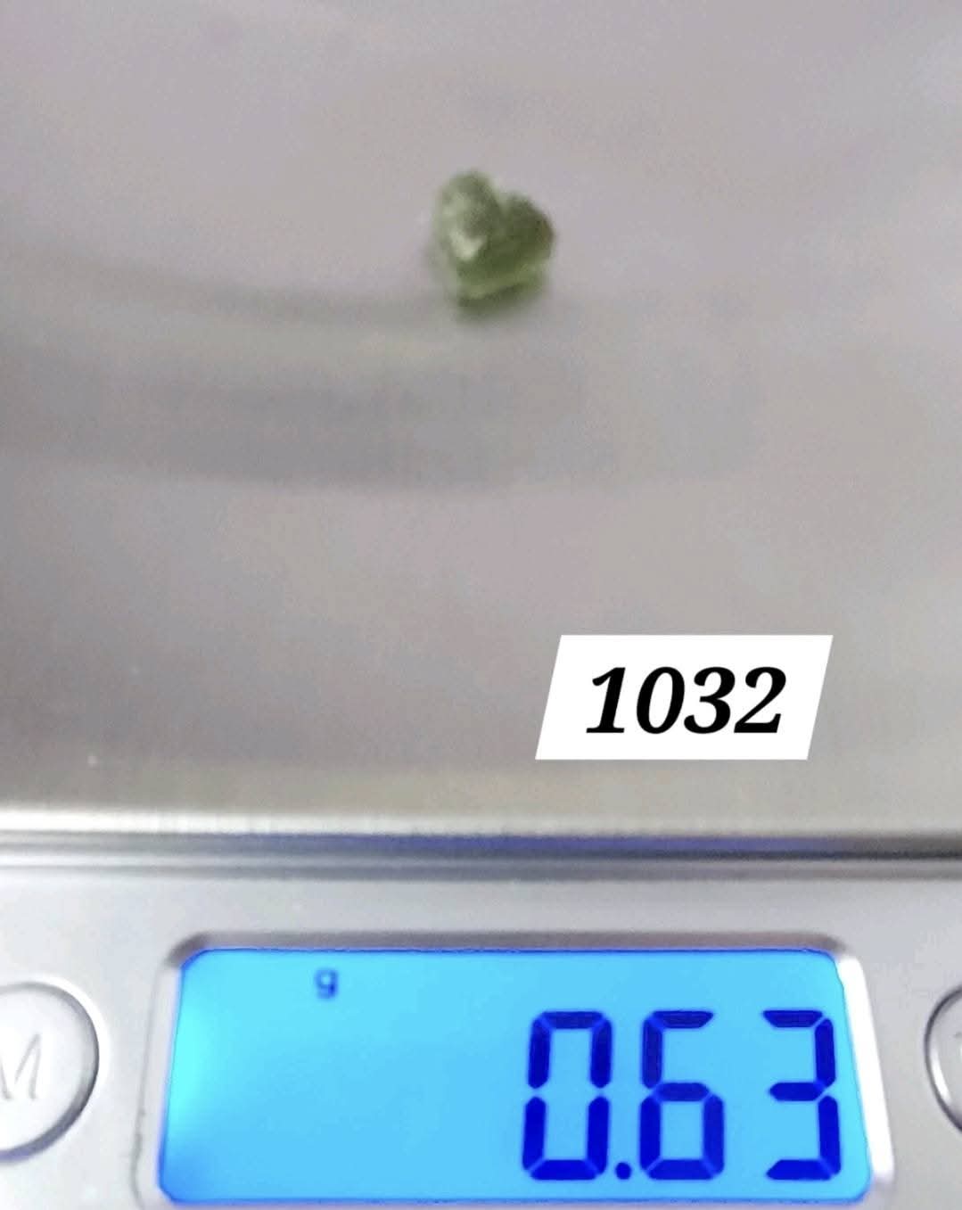 Moldavite Piece, 0.63g, Tektite (Ref: 1032)