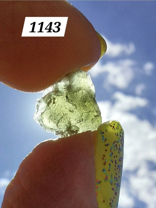 Moldavite Piece, 0.64g, Tektite (Ref: 1143)