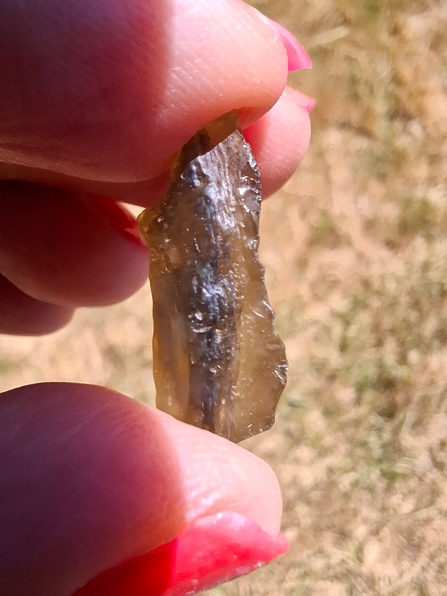 Libyan Desert Glass (darker) piece, 2.88g, Tektite (Ref: L1358)