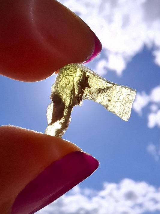 Moldavite Piece, 0.66g, Tektite (Ref: 1436)