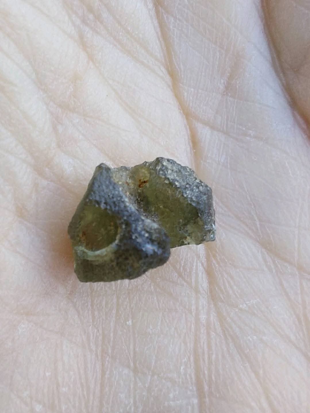 Moldavite Piece, 0.64g, Tektite (Ref: 1149)
