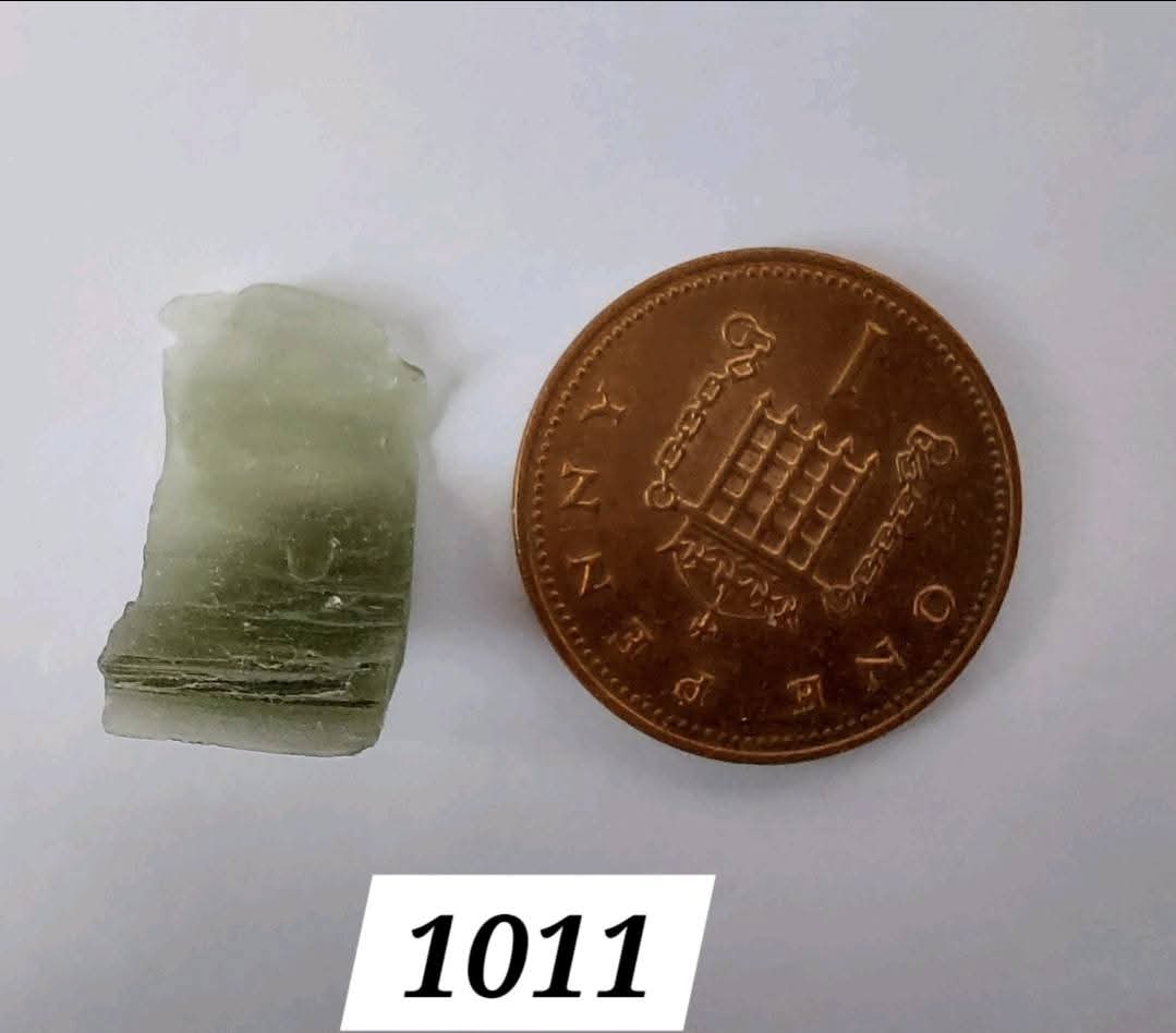 Moldavite Piece, 0.89g, Tektite (Ref: 1011)