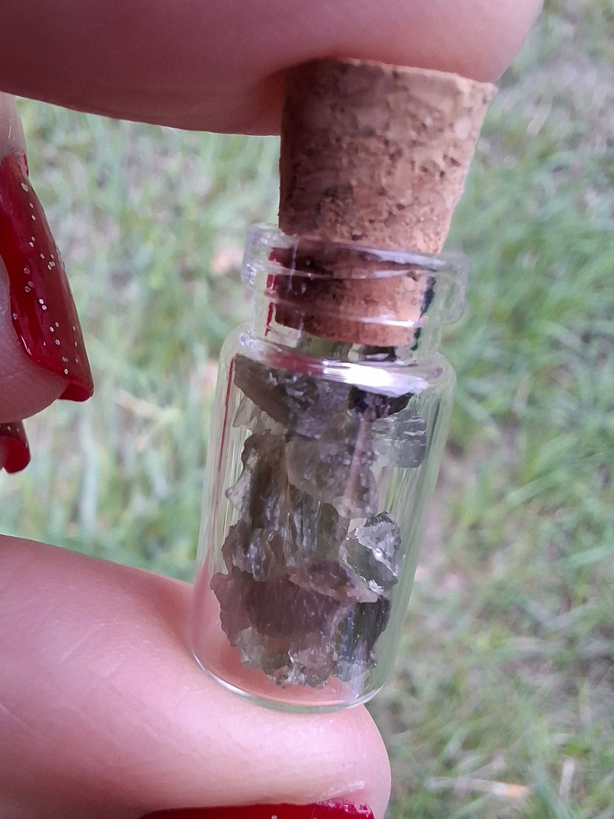 Moldavite Chips (1.00g) in 1ml Bottle, Tektite (Ref: B32)