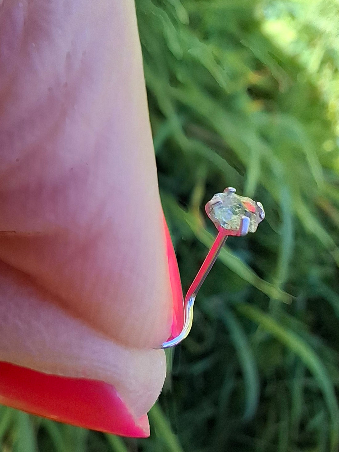 Moldavite (raw) NOSE STUD, 22G, Corkscrew, Surgical Steel, Tektite (Ref: N13)