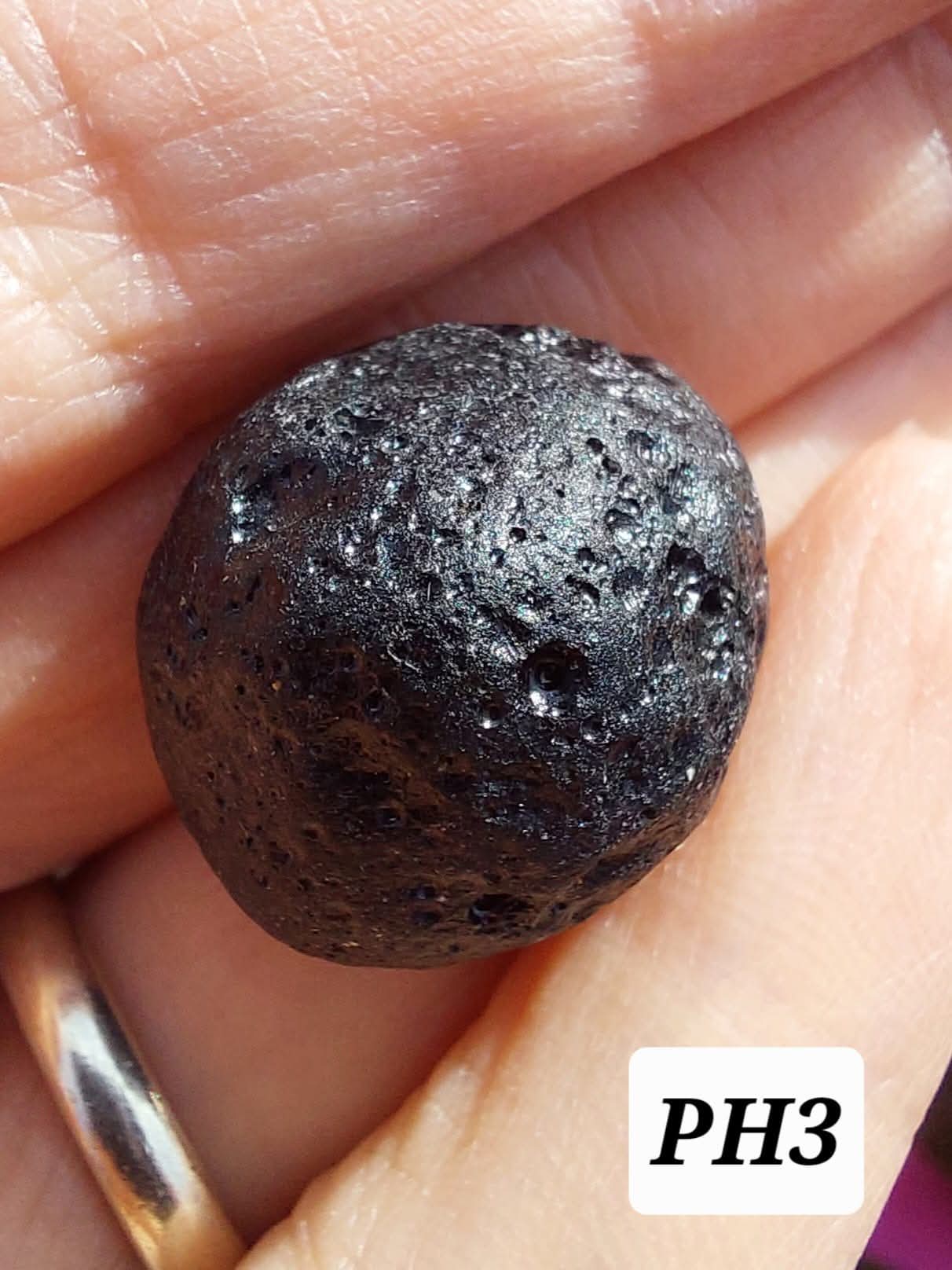 Philippinite (Rizalite), 9.75g, Tektite
